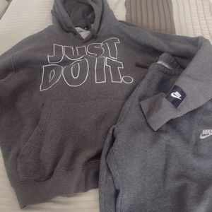Men Nike pants and hoodie XL $45